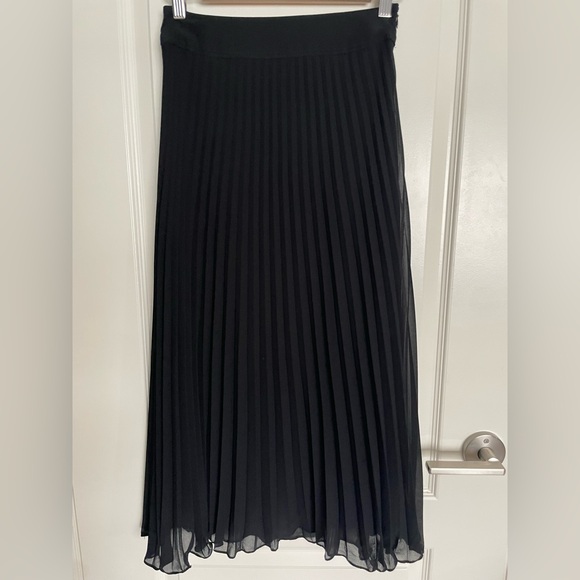 Simons Dresses & Skirts - ICONE Simons Black Pleated Midi Skirt XS Sheer Crepe Lined